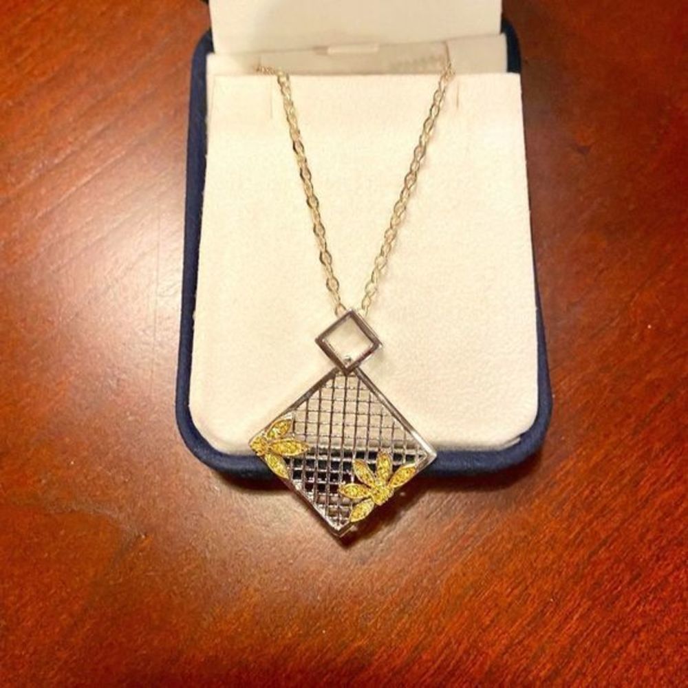 Sterling Silver‎ Necklace with Flower Accent